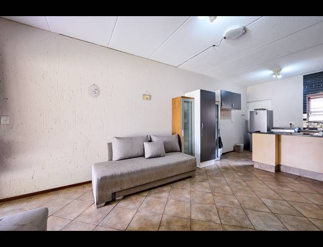 2 BEDROOM APARTMENT TO LET IN SUNNINGHILL